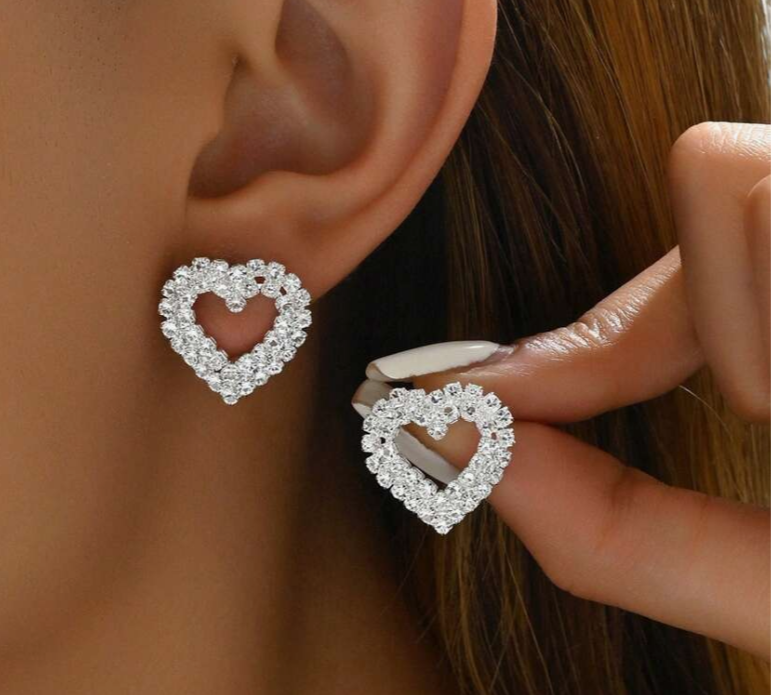 Beautiful Dainty Rhinestone Heart-Shaped Stud Earrings